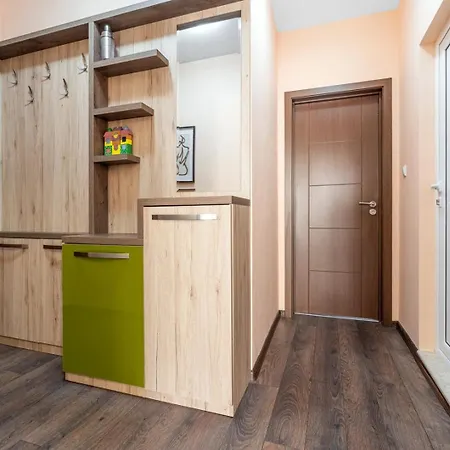 Lägenhet Comfortable 1br W/ Balcony & Free Parking